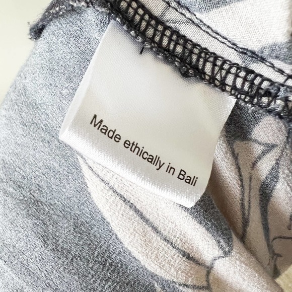 Makana x Makana Hae Hawai'i Romper Size L - Picture 9 of 10